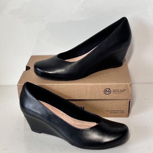 Clarks Flores Tulip Leather Wedge Pump - Picture 3 of 5